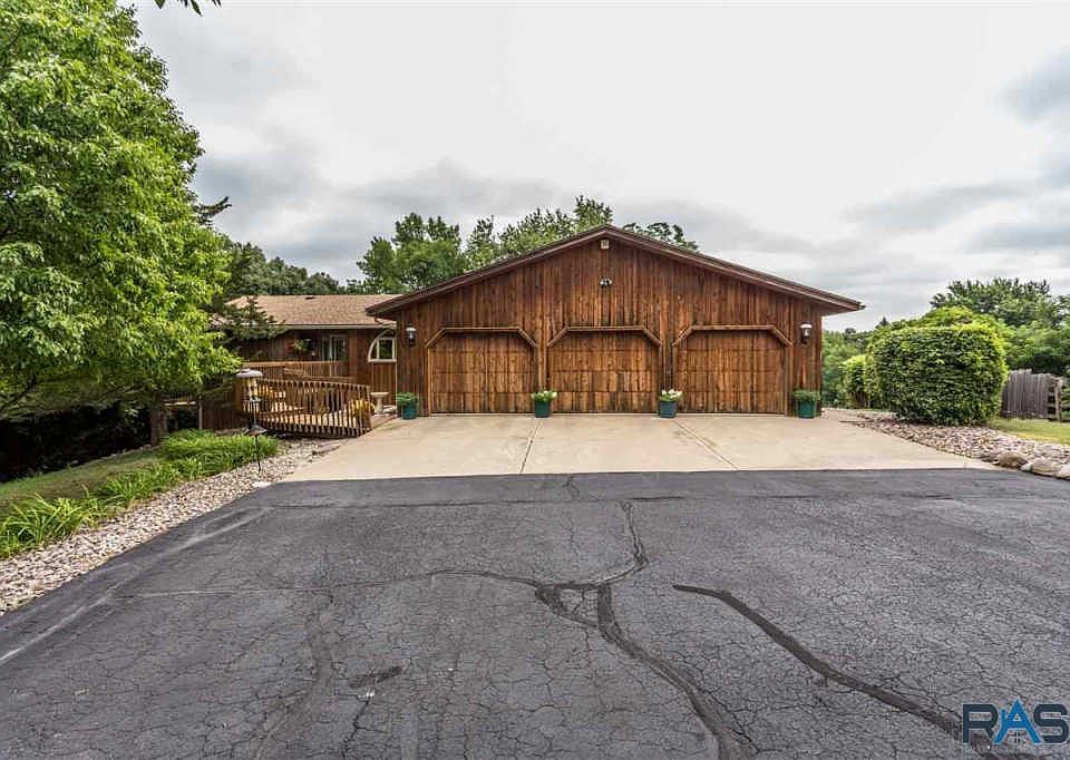1st image of 48012 Acorn Ct