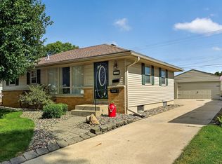 2528 11th Ave NW, Rochester, MN 55901