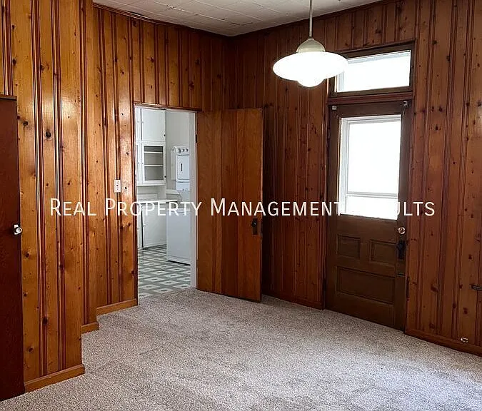 208 E Maryland St — Photo 6