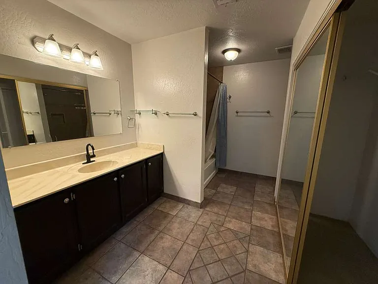 2311 W Hamilton Ave — Photo 16