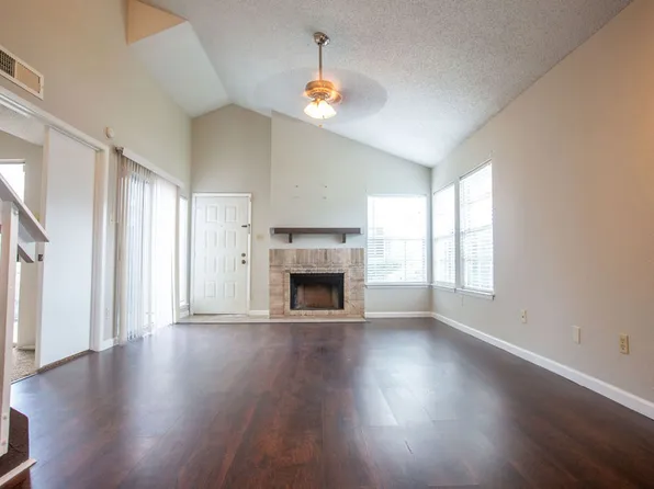 6392 Peacock Hills Dr, Houston, TX 77035