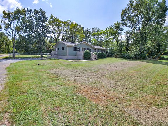 3rd image of 2902 Halls Hill Pike