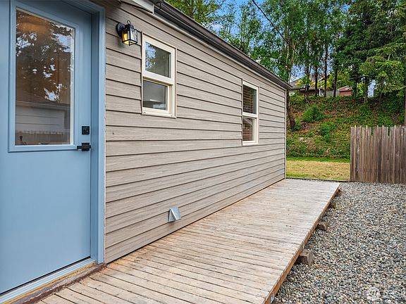 5th image of 7915 18th Avenue SW