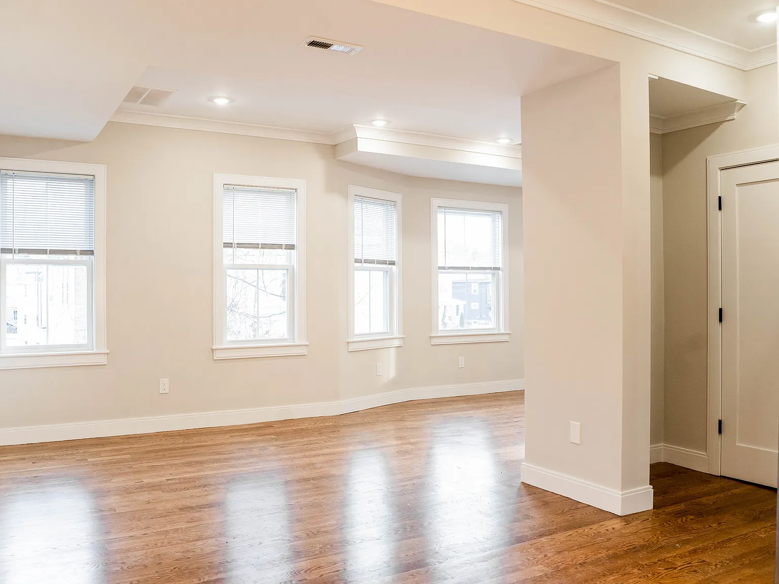 5 bed, 1000 sqft, $5,000 — Photo 3