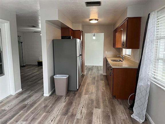 5th image of 528 E Lake Dr
