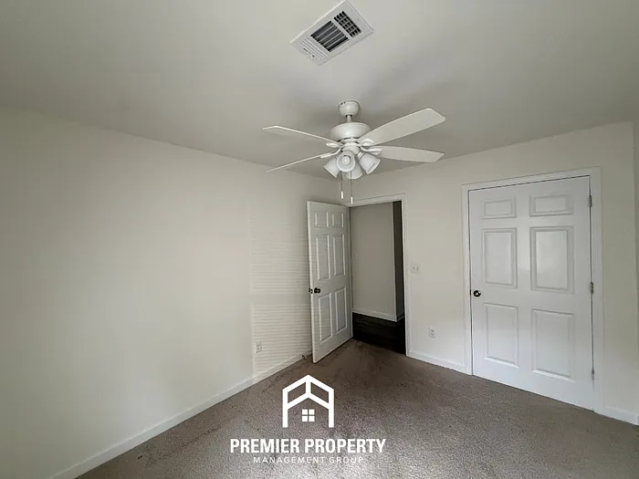 208 Bradford Cir — Photo 16