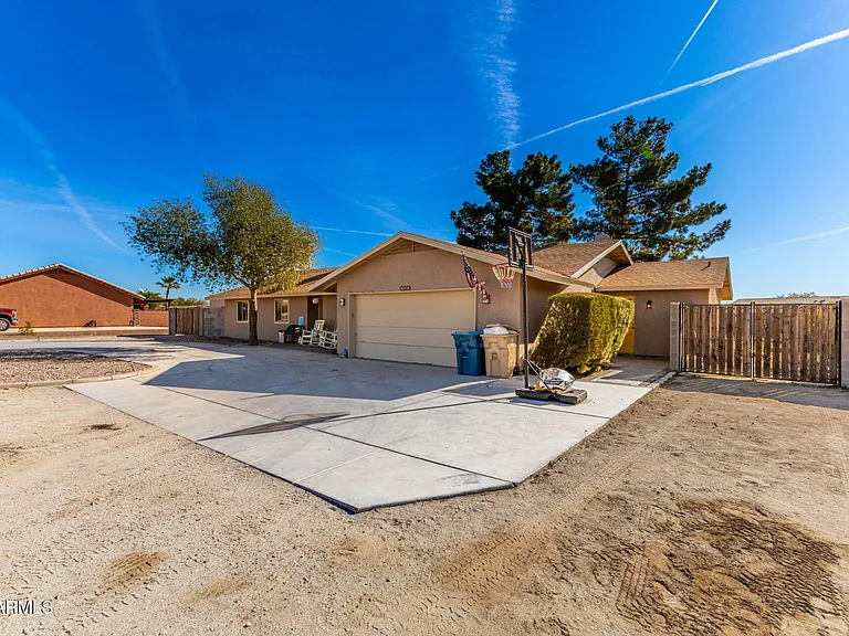 2421 S 221st Ave — Photo 4