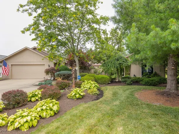 32986 Woodhaven Cir, North Ridgeville, OH 44039