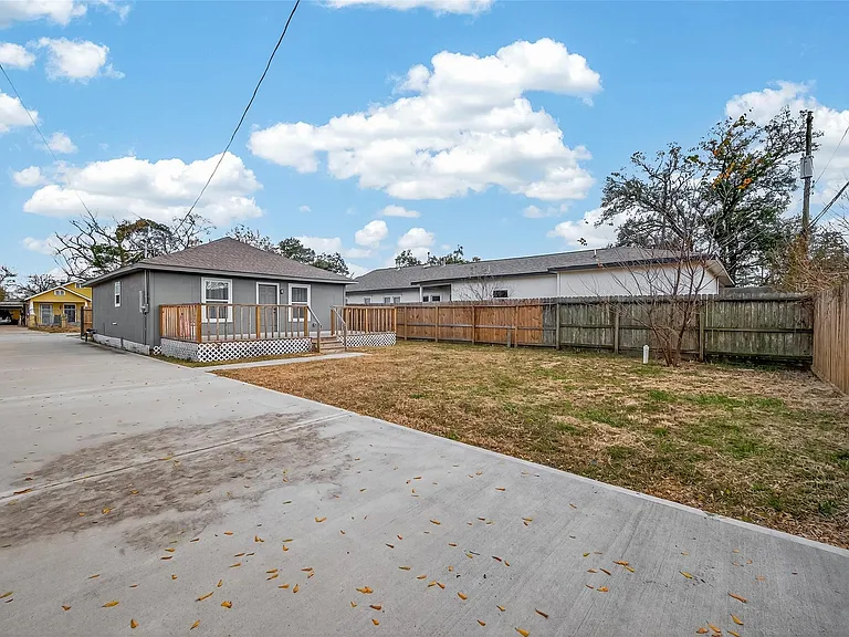 4309 Beggs St — Photo 32