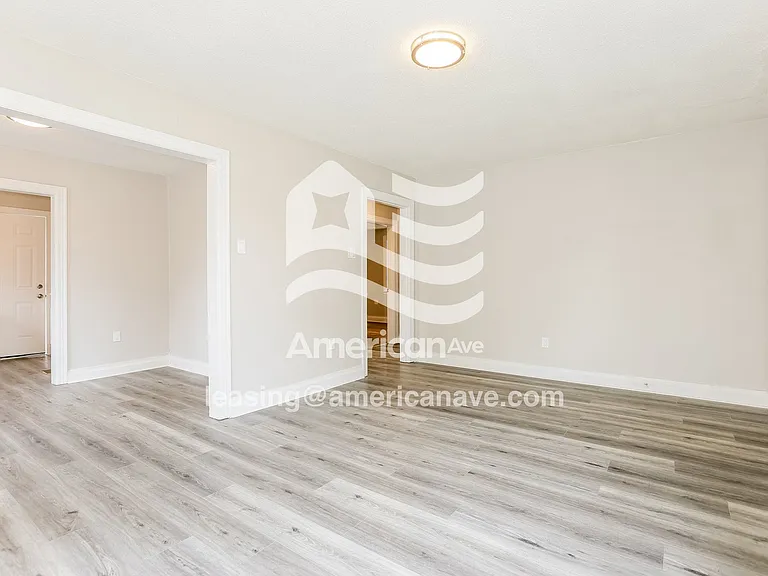 985171_003_living_room_13704330.jpg