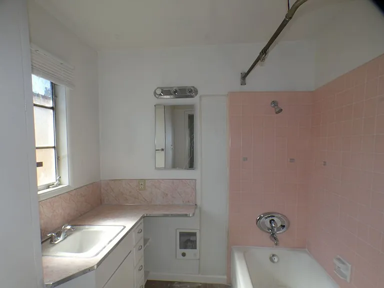 713 N Vine St — Photo 9