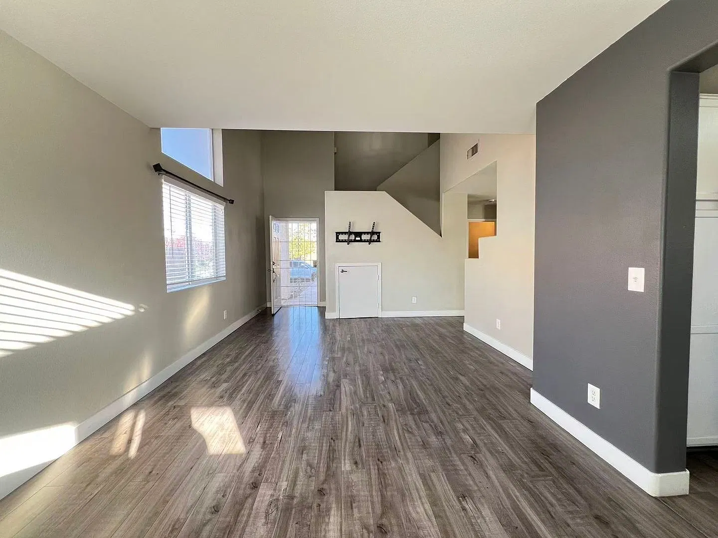 9363 Graceful Gold St — Photo 3