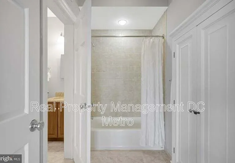 927 12th St NE — Photo 10