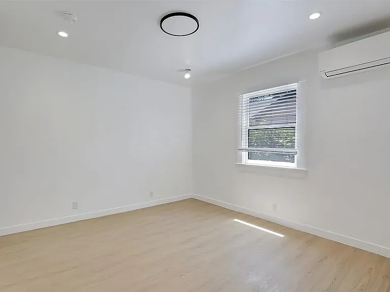 102 S Voluntario St #B — Photo 4