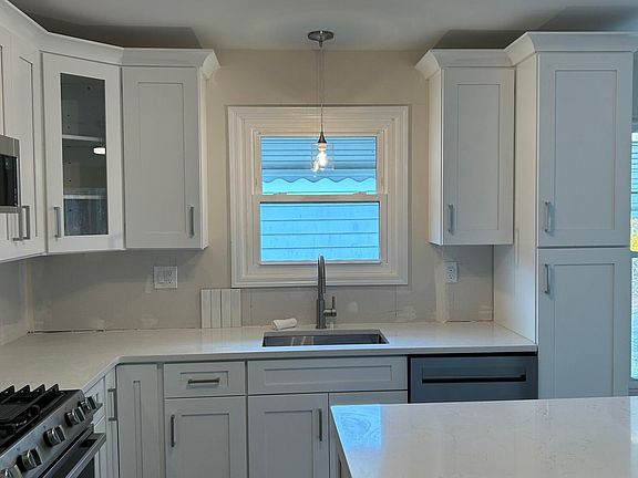 4th image of 99 San Carlos St