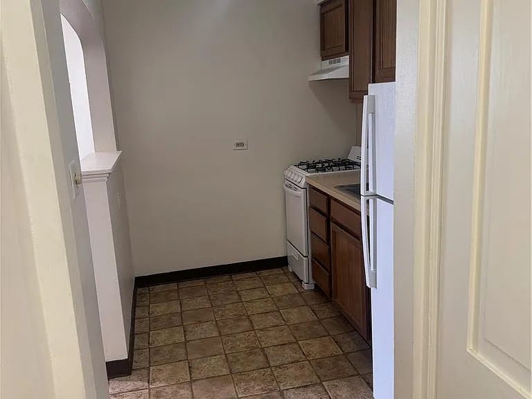 215 W Broad St #7 — Photo 5