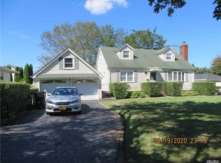 54 Dogwood Rd, West Islip, NY 11795