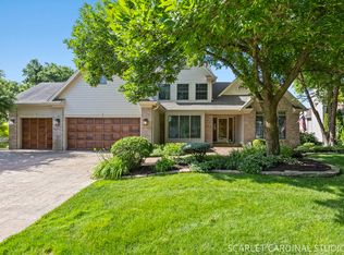 540 Fieldcrest Dr, West Chicago, IL 60185