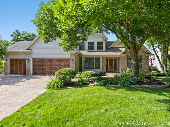 540 Fieldcrest Dr, West Chicago, IL 60185
