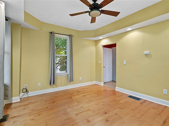 3rd image of 421 Beaver St