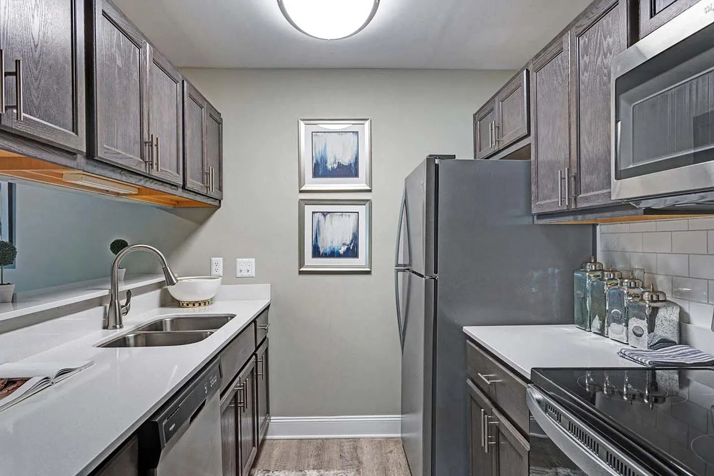 Ridgewood Apartments — Photo 1