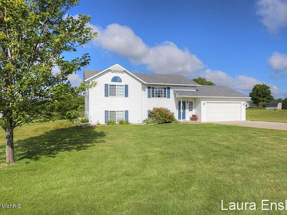 2nd image of 13529 Becker Ct NE