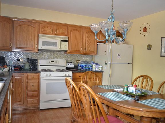 4th image of 11245 Moraine Dr