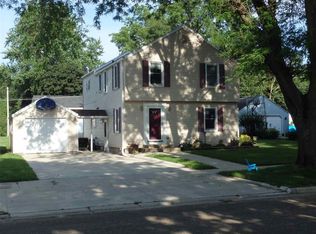 314 S Locust Ave, New Hampton, IA 50659