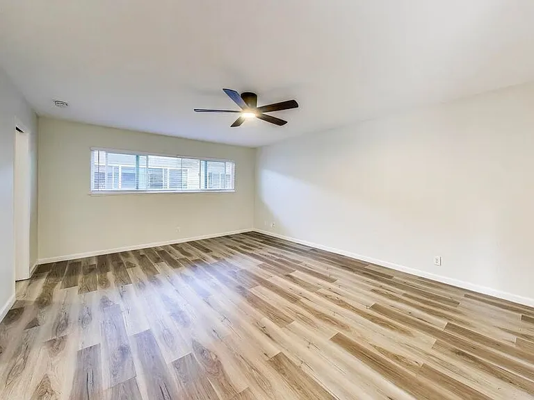 1348 Laurel St #6 — Photo 2