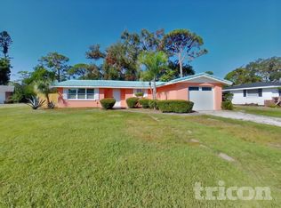 2432 Breakwater Cir, Sarasota, FL 34231