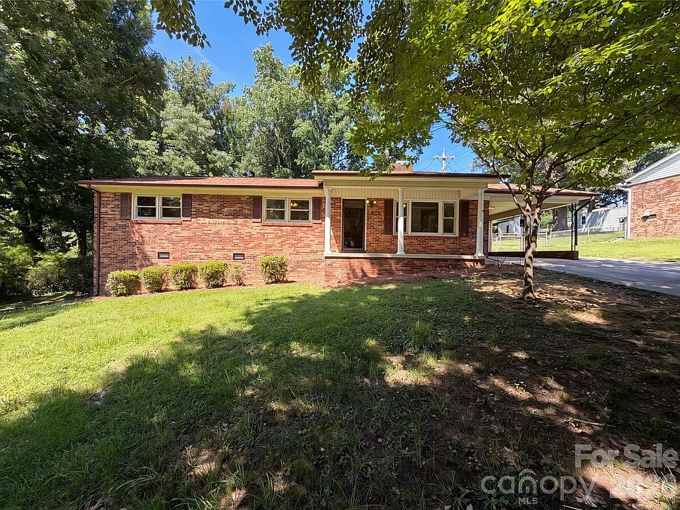 1st image of 2418 Woodbridge Dr