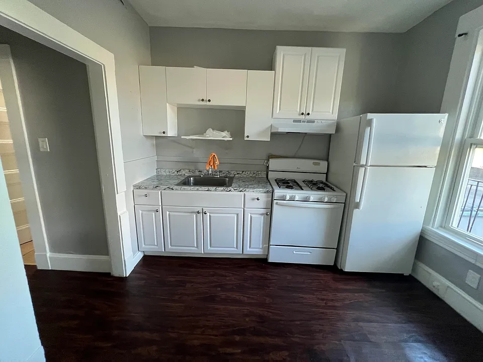 64 Hollis St #7