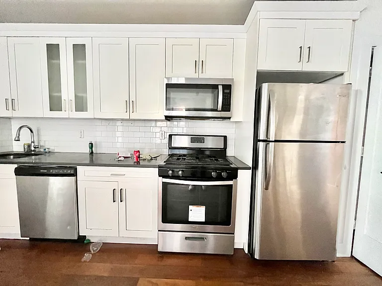 653 Pennsylvania Ave #1R — Photo 7