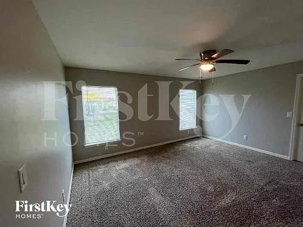 4 bed, 2.0 bath, 1828 sqft, $1,985 — Photo 4