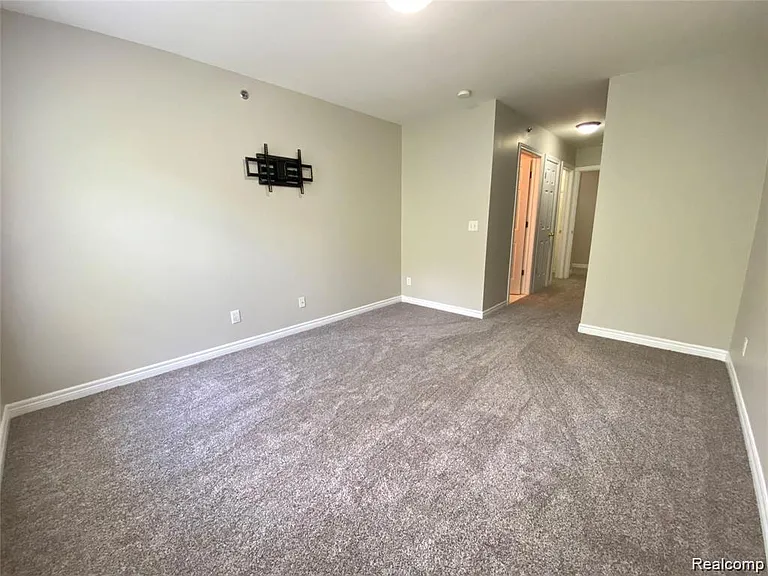 215 S Village Way — Photo 22