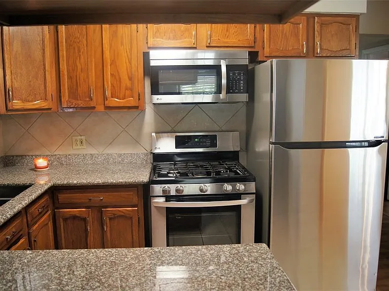3515 Castledale Dr — Photo 7