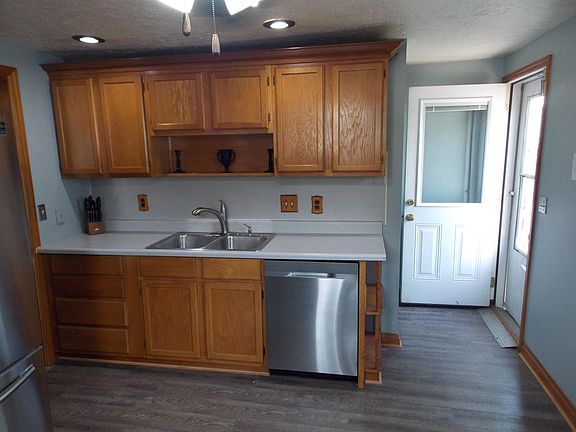 4th image of 3958 Halsey Pl