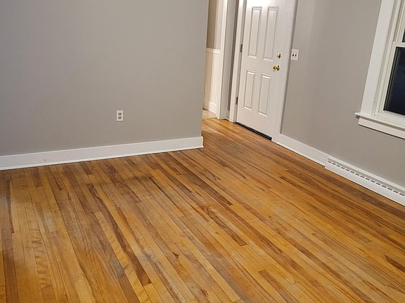 3rd image of 6 Glenwood Dr