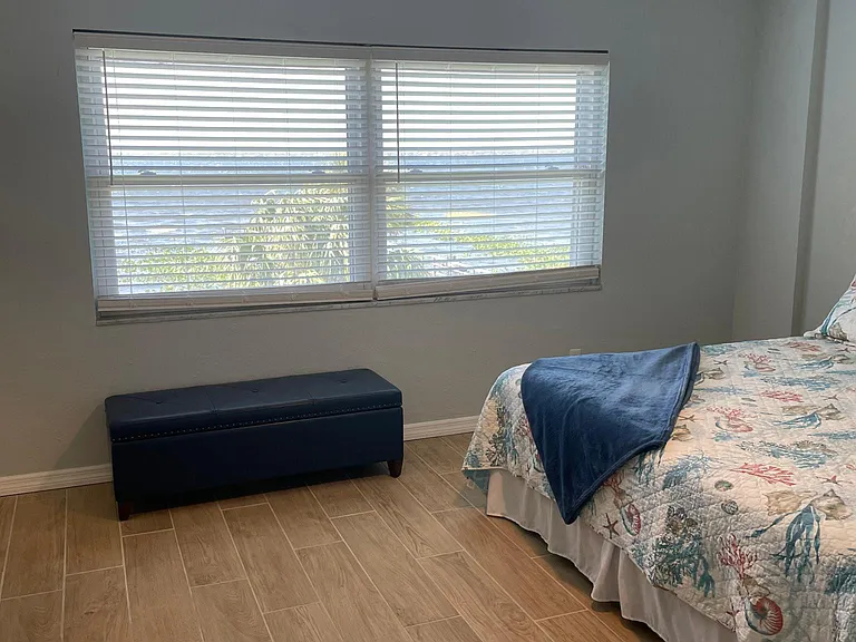 Master Bedroom overlooking Lake Jackson