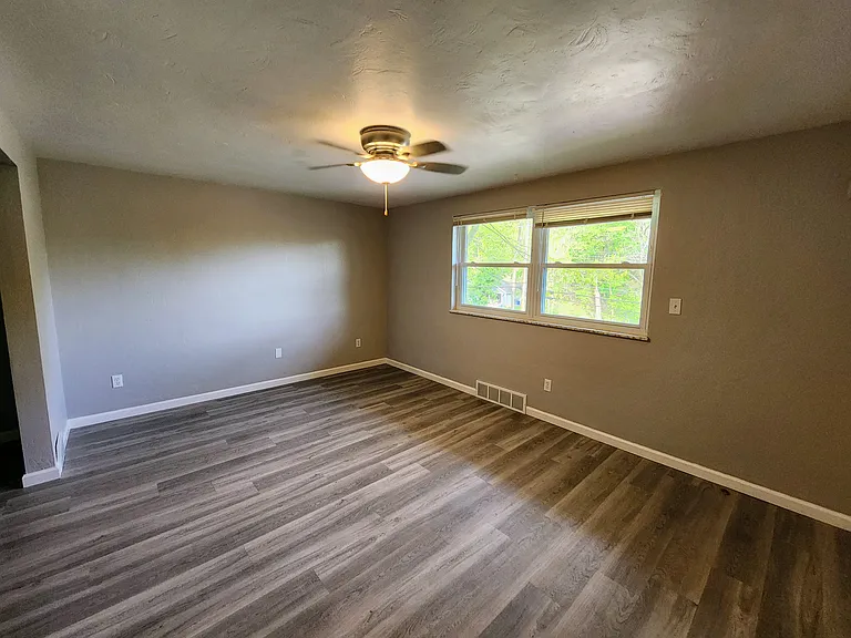 251-253 Dakota Ave #1 — Photo 3