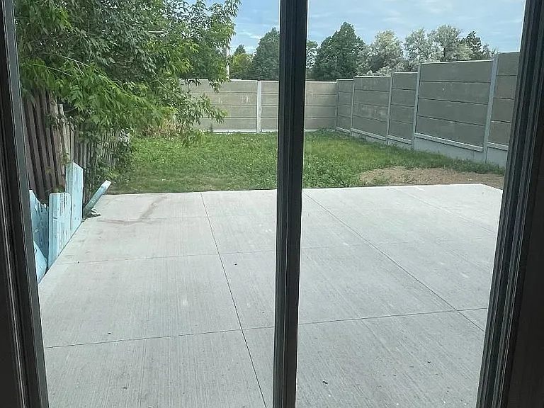 97 Ashford Ct — Photo 3