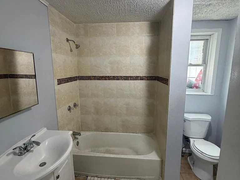 401 Marshall St #1R — Photo 6