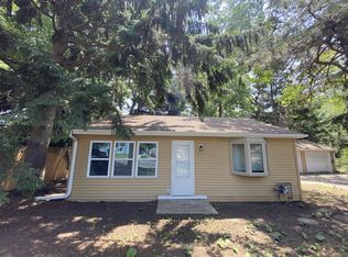 10405 W Manor Park Dr, West Allis, WI 53227
