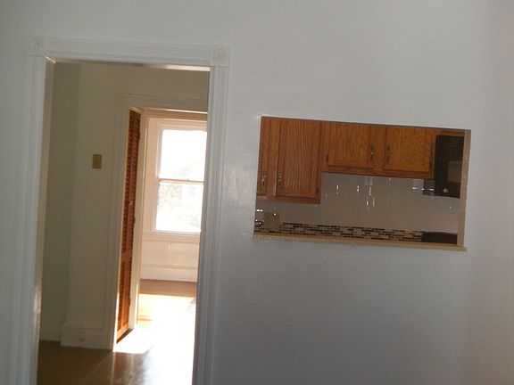 3rd image of 26 W Greenwood Ave #2