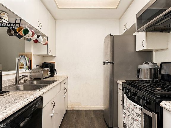 5th image of 19350 Sherman Way Unit 139