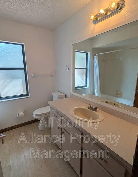 3441 Thunderbird Ave — Photo 10
