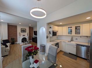 390 Riverway APT 15, Boston, MA 02115