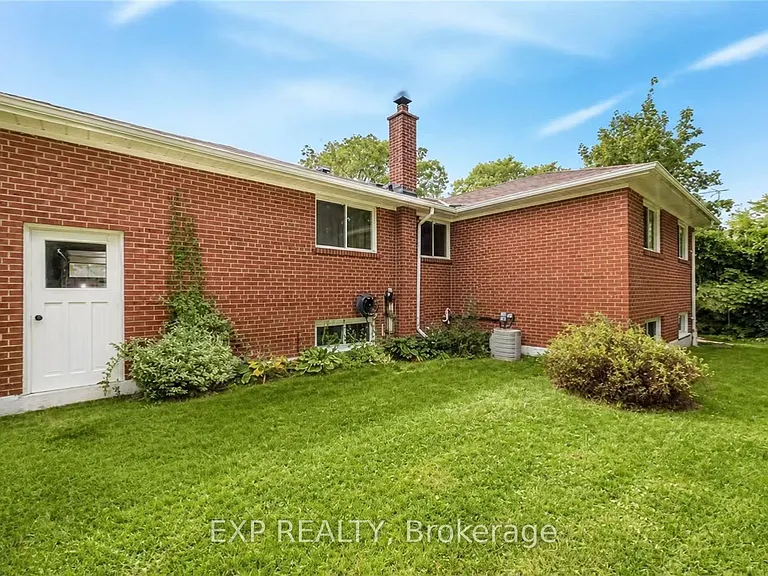 114 Castlegrove Blvd — Photo 2