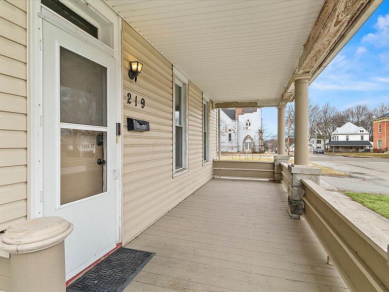 Listing photo 5