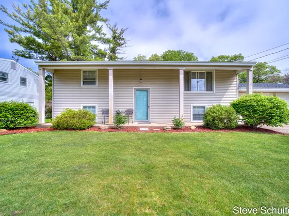 1828 Castle Ave, Muskegon, MI 49441